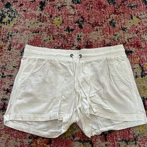 White Casual Drawstring Shorts Old Navy Size L